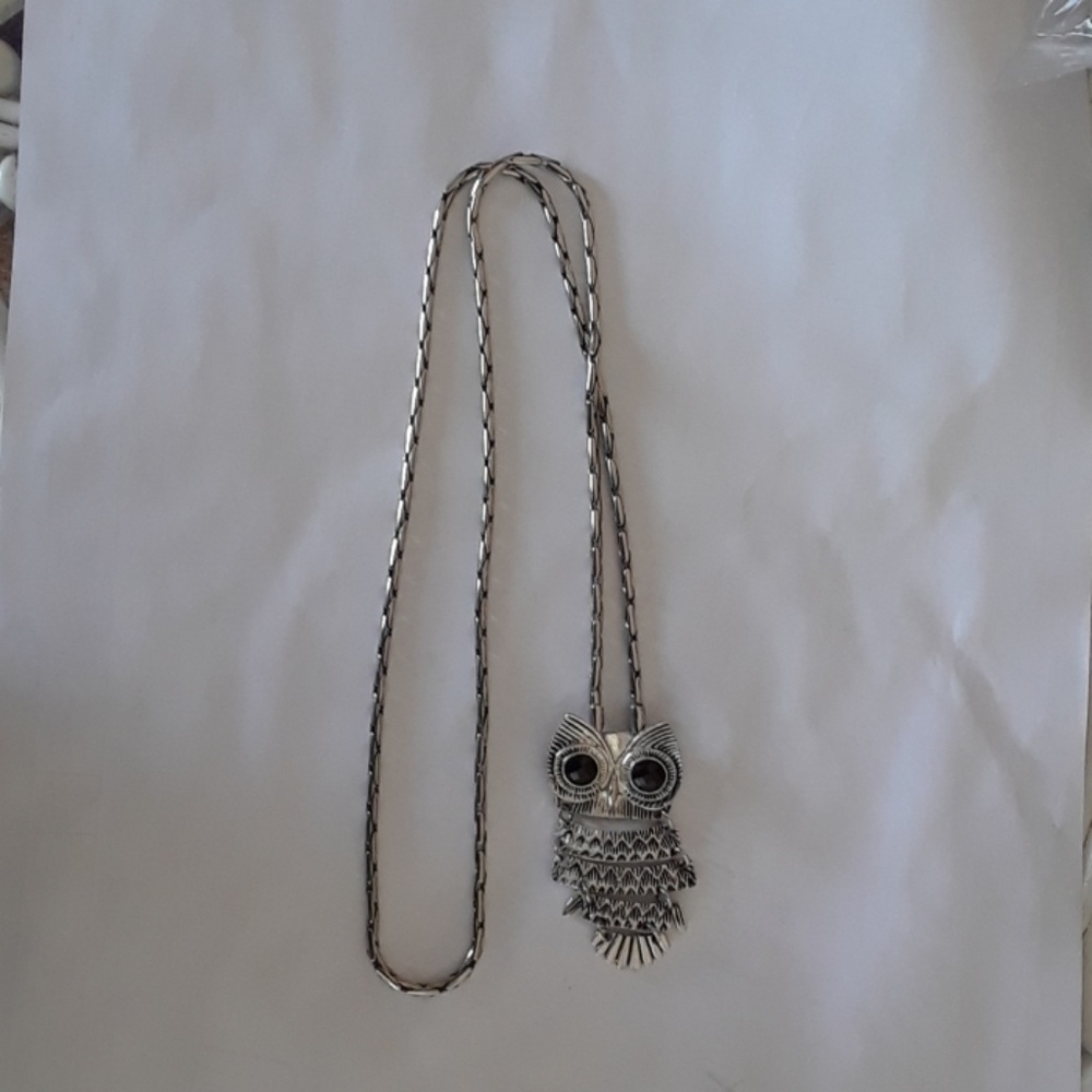 Vintage 15 in Long silver tone owl necklace.